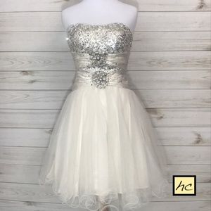 Bee Darlin formal, short dress. Size 3/4